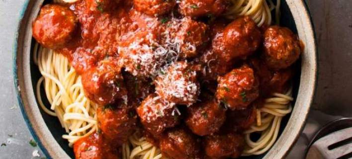 Σπαγγέτι με κεφτέδες