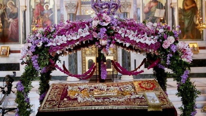 Μεγάλη Παρασκευή στην Πάτρα: Η περιφορά των επιταφίων στα Δημοτικά Κοιμητήρια