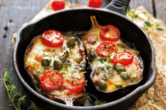 Μελιτζάνες φούρνου με ντοματίνια και κάππαρη