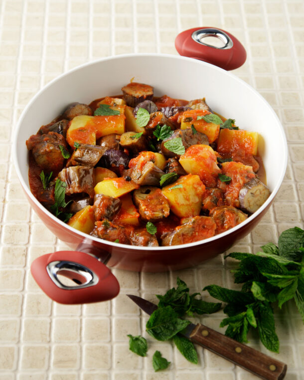 Πατάτες γιαχνί με μελιτζάνες σκορδάτες