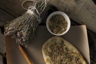 Μεσανατολίτικα επίπεδα ψωμάκια