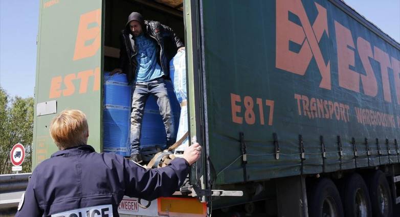 Το φορτηγό ...έκρυβε μετανάστες