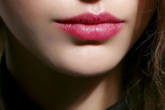 Χείλη: Πώς θα παραμείνουν βελούδινα στο κρύο