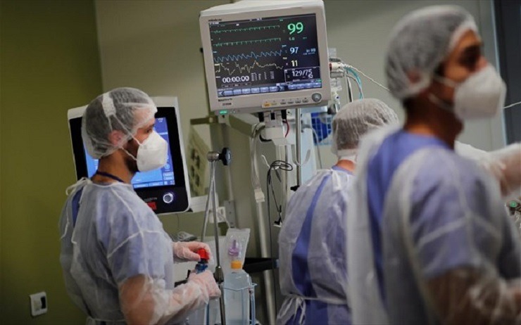 Φόβοι για το χειμερινό κύμα Covid-19: Το μεταδοτικό στέλεχος JN.1 και η επιστροφή της μάσκας - Αύξηση του ιικού φορτίου στην Πάτρα