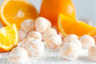 Τρουφάκια πορτοκάλι με αμύγδαλο