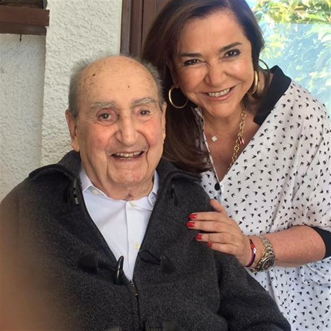 Η φωτογραφία του Κ. Μητσοτάκη στο facebook με τη Ντόρα