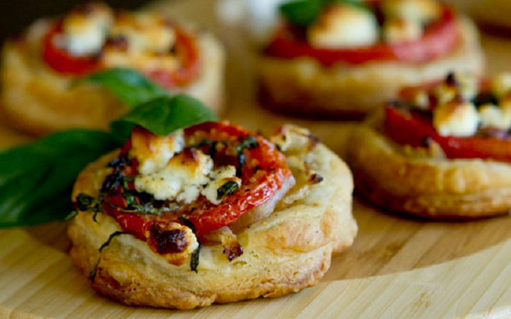 Φωλιές σφολιάτας με κατσικίσιο τυρί και τομάτα