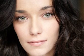 Από το "Νησί" στο Hollywood και από εκεί στην Ηλεία - Τι κάνει στη Ζαχάρω η ηθοποιός Κατερίνα Μισοχρόνη