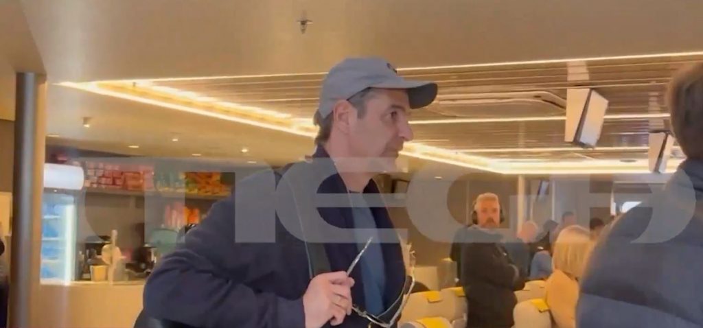 Ο Κυριάκος Μητσοτάκης επέστρεψε από την Τήνο με το πλοίο της γραμμής