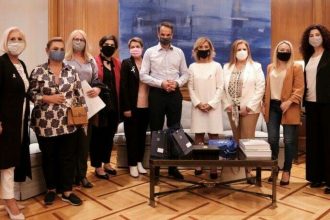 Η συζήτηση της Λιολιώς Κολυπέρα με τον Κ. Μητσοτάκη για τον καρκίνο του μαστού - ΒΙΝΤΕΟ