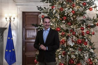 Κυριάκος Μητσοτάκης: Οι ευχές του για τα Χριστούγεννα με προτάσεις για βιβλία