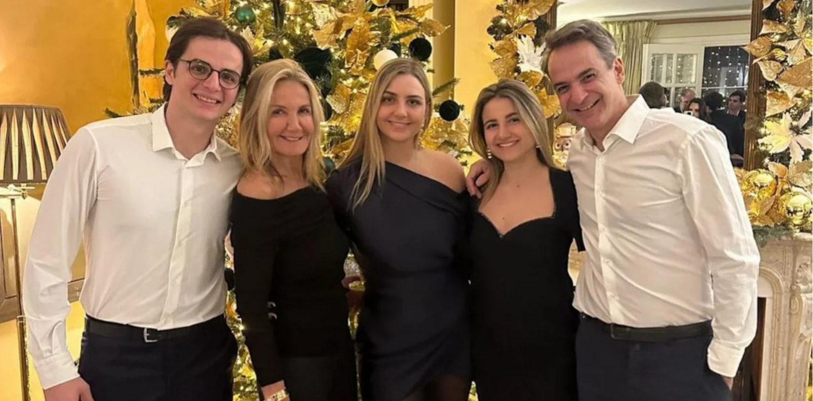 Κυριάκος Μητσοτάκης: Η οικογενειακή φωτογραφία και οι ευχές του πρωθυπουργού για το 2024