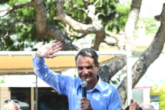 Μαντινάδα Μητσοτάκη: «Ο Κρητικός το χρέος του θα κάνει και θα κόψει από τον λαϊκισμό ακόμη ένα πλοκάμι»