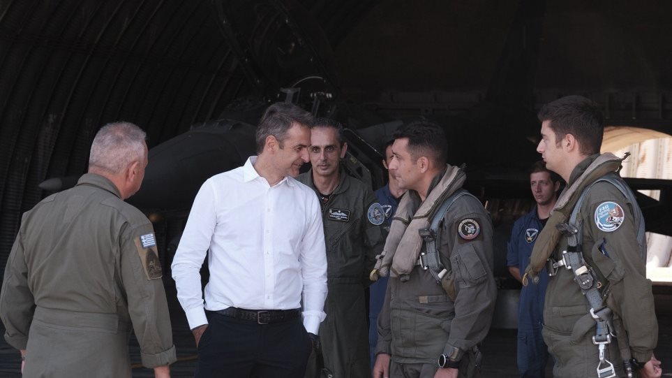 Στο αεροπλανοφόρο Αϊζενχάουερ ο Κυριάκος Μητσοτάκης