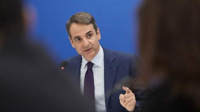 Η επιστροφή Μητσοτάκη από την Κίνα και η selfie - ΦΩΤΟ