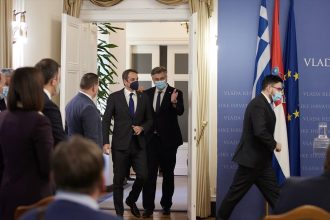 «Και άλλα πολλά που δεν κατάλαβα»: Η ειλικρινής διερμηνέας που έγινε viral!