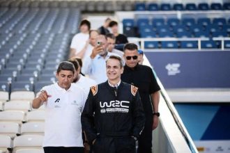 ΕΚΟ Ράλλυ Acropolis 2022: Στο ΟΑΚΑ με φόρμα WRC ο Κυριάκος Μητσοτάκης