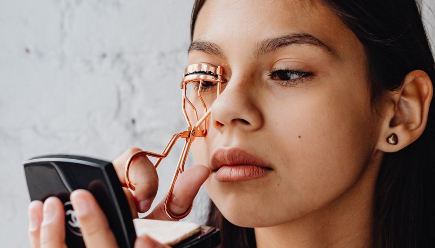 Το μεγαλύτερο λάθος που κάνεις με το ψαλιδάκι βλεφαρίδων