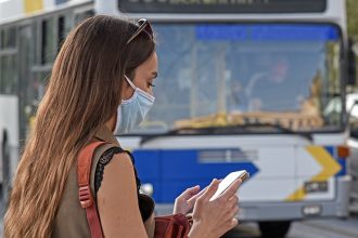 Σε θερινή έξαρση ο κορονοϊός - Τετραπλασιάστηκαν οι νοσηλευόμενοι