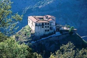 Αχαΐα: Το πρόγραμμα Λειτουργιών στη Μονή Μακελλαριάς