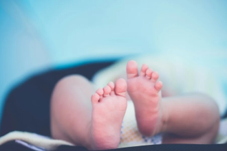 Τα μωρά που τρώνε φιστίκια νωρίς προστατεύονται από αλλεργίες, δείχνει μελέτη