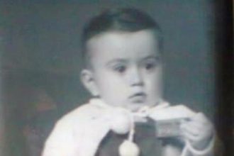 Ποιός γνωστός Πατρινός οδοντίατρος είναι το μωρό της φωτογραφίας;