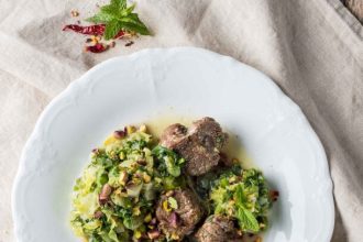 Μοσχάρι φρικασέ δεμένο με αβοκαντολέμονο