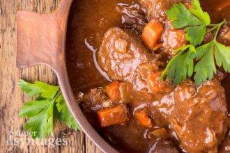 Νοστιμότατο μοσχαράκι με καρότα και μπύρα στο φούρνο