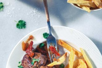 Μοσχαράκι με μπίρα και λιαστές ντομάτες