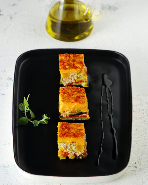 Μουσακάς με κινόα και μπεσαμέλ κολοκύθας