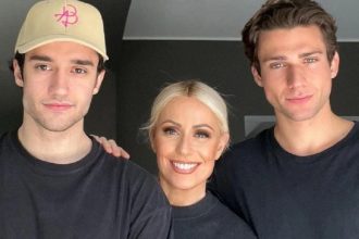 Ο γιος της Μαρίας Μπακοδήμου στο πλευρό του θείου του, Νίκου Αλιάγα