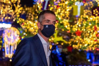 Οργισμένος Μπακογιάννης για το κόστος της Χριστουγεννιάτικης γιορτής – «Ας μείνουν μίζερα κάποιοι να φαρμακώνονται…»