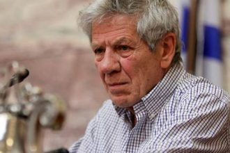 Αλλού οι άνθρωποι βλέπουν τα τρένα να περνούν - Στην Αχαΐα και στην Ηλεία, γιατί όχι; Παρέμβαση του βουλευτή Μάκη Μπαλαούρα