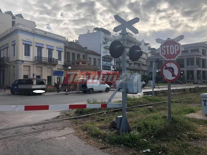 Πάτρα: Το τρένο πέρασε οι μπάρες δεν ...ανέβηκαν - Ταλαιπωρία για οδηγούς