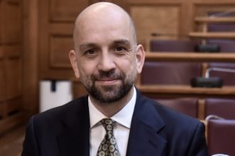 Κώστας Μπάρκας: «Η κόρη μου γεννήθηκε με ιατρικώς υποβοηθούμενη αναπαραγωγή» - Συγκινητική εξομολόγηση του βουλευτή