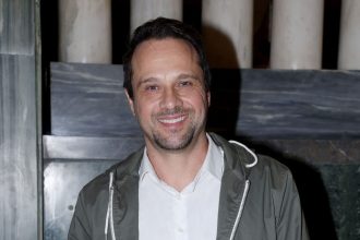 Μέμος Μπέγνης: «Πιστεύω ότι το να συζείς σκοτώνει τον έρωτα – Θέλω τη μοναξιά μου»