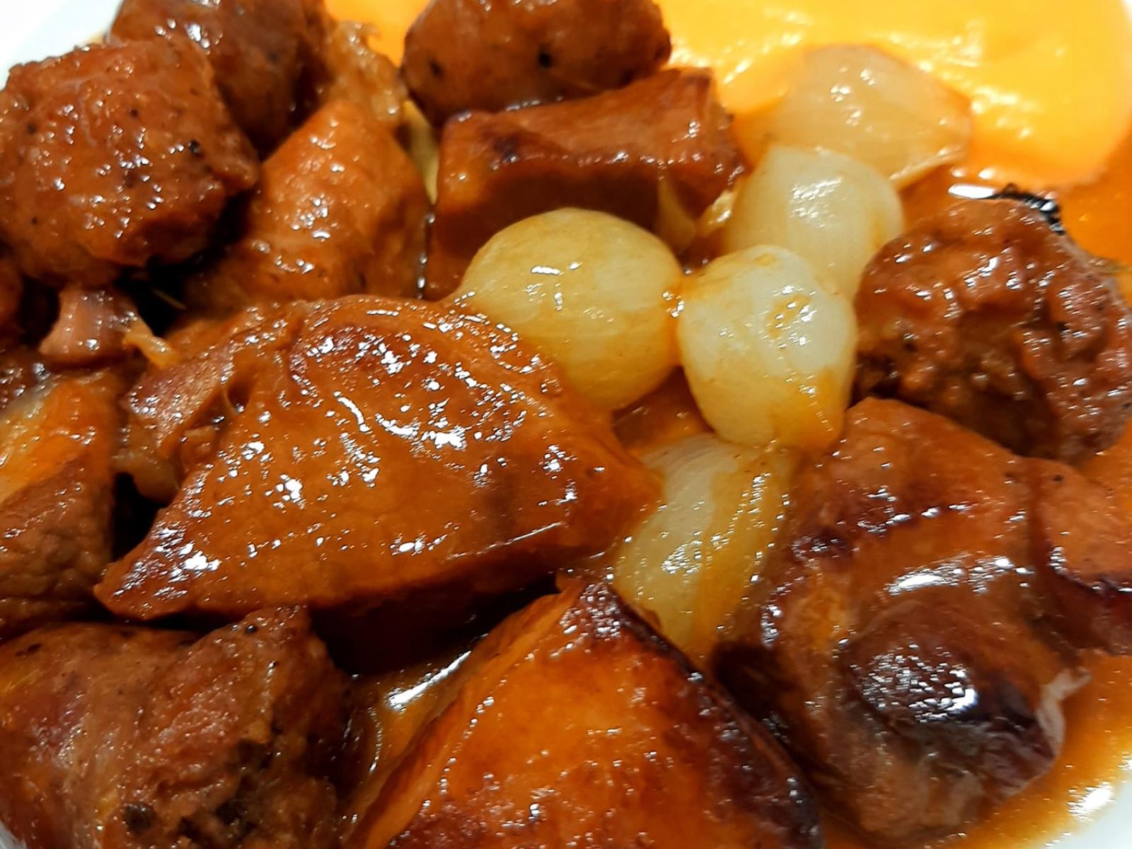 Μπεκρή μεζές με χοιρινό λουκάνικο και μπύρα