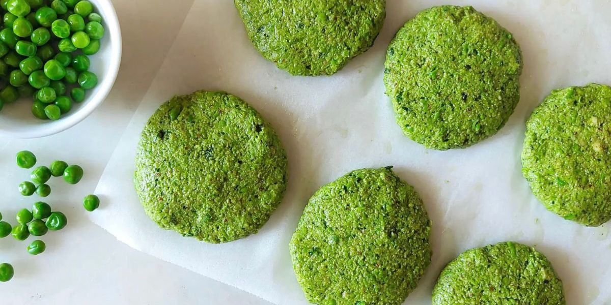 Φτιάξτε vegan και υγιεινά μπιφτέκια αρακά με δυόσμο