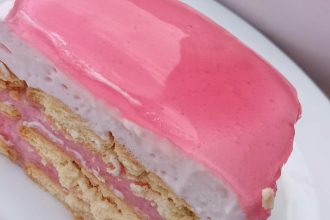 Μπισκοτόγλυκο φράουλας με ζελέ