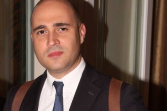 Ο Κωνσταντίνος Μπογδάνος έκλεισε το πολιτικό του γραφείο