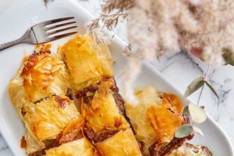 Μπουγάτσα με σοκολατούχο γάλα