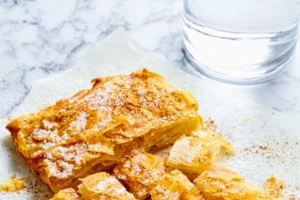 Μπουγάτσα πολίτικη, χωρίς κρέμα, με σπιτικό φύλλο