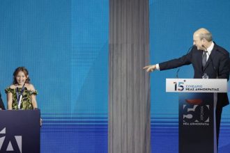 Tο κοριτσάκι που έκλεψε την παράσταση στο συνέδριο της ΝΔ!