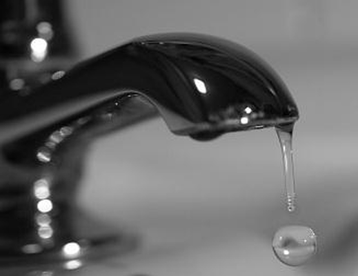 Πόσο νερό πρέπει να πίνουμε;