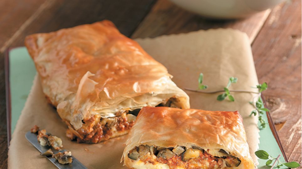 Μελιτζανόπιτα ρολό σαν στρούντελ μουσακά