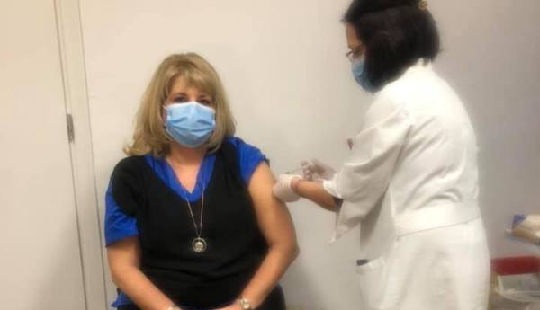 Η Αννα Μαστοράκου εμβολιάστηκε