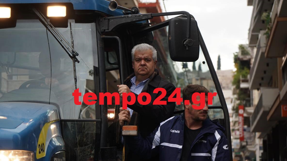 Πάνω στο τρακτέρ ο δήμαρχος δυτικής Αχαΐας Χρήστος Νικολάου!