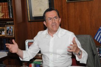 Νικολόπουλος: Σε ιδιώτες τα αδέσποτα;