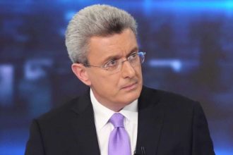 Νίκος Χατζηνικολάου – Αιχμηρό σχόλιο για την ατάκα Τσιτσιπά περί εμβολίων