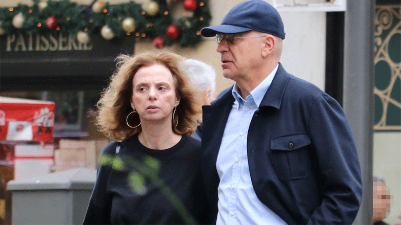 Βόλτα του Νίκου Δένδια στο κέντρο της Αθήνας